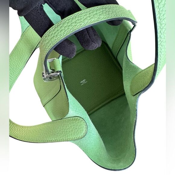 HERMES Taurillon Maurice Picotin Lock 18 PM Vert Criquet Green NEW 2021 - Picture 13 of 13